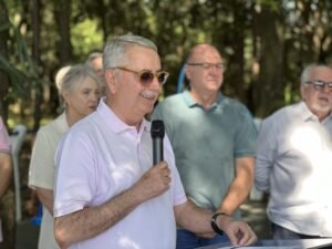 O prefeito Chico Sardelli inaugurou na manhã deste sábado (27) a academia ao ar livre do Jardim Botânico Municipal "Prefeito Carroll Meneghel"