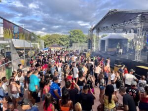 Além de ser um ponto de encontro para curtir as atrações do Carnaval em Americana, o CarnaPraia 2024, evento organizado pela Prefeitura por meio da Secretaria de Cultura e Turismo, contará com uma estrutura com dez espaços para serviços de alimentação, além de food-trucks