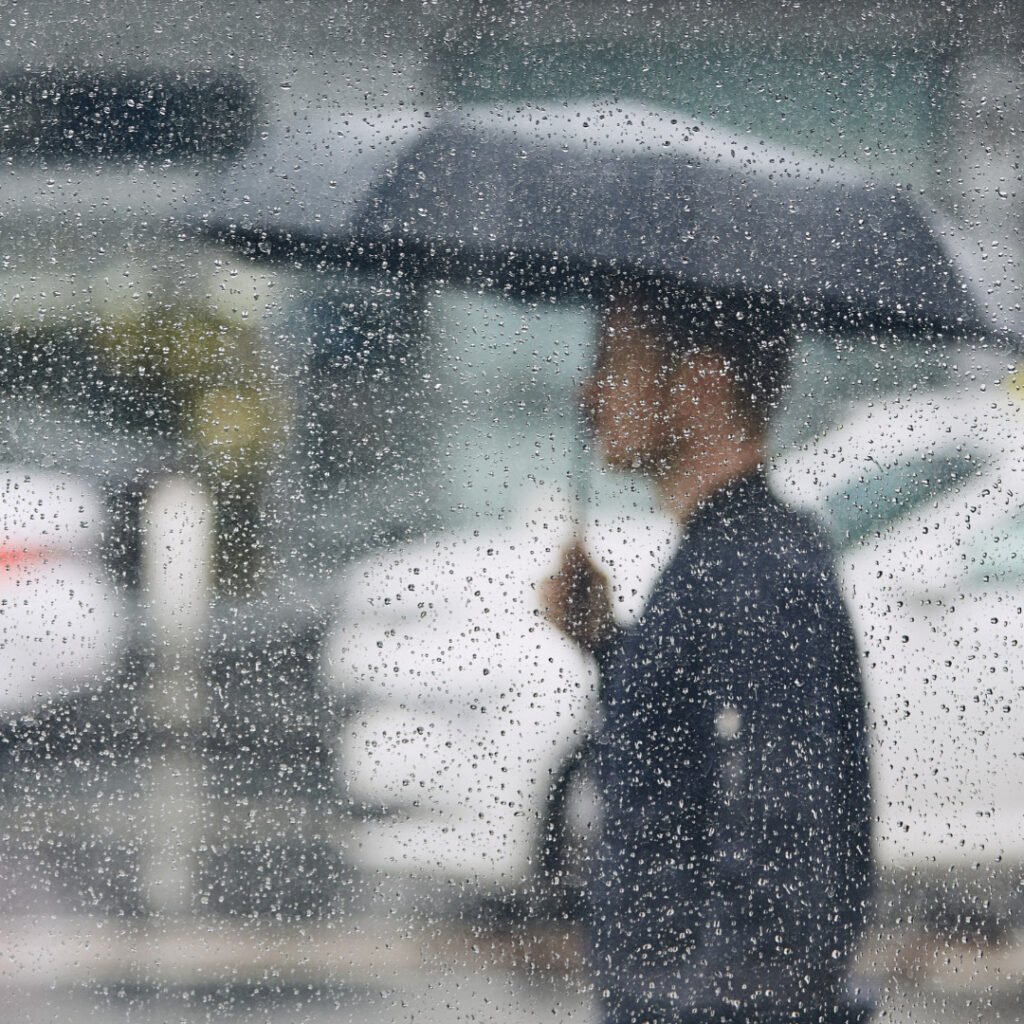 Os moradores de Americana devem preparar seus guarda-chuvas e capas de chuva, pois a previsão do tempo indica uma semana marcada por chuvas frequentes na região.