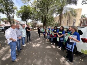 O prefeito Chico Sardelli entregou nesta sexta-feira (16) um veículo novo, zero quilômetro, para a equipe de educação ambiental da Secretaria de Meio Ambiente