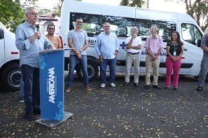 Veículos para transporte de pacientes foram entregues pelo prefeito Chico Sardelli.