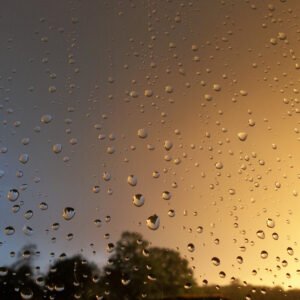 A semana começa na segunda (4) com uma mistura de sol e nuvens, trazendo consigo a possibilidade de pancadas de chuva e trovoadas