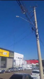 A CPFL emitiu nota à imprensa afirmando que os fios soltos pertenciam a uma empresa de telecomunicação