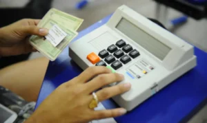 Campanha foi lançada nesta segunda-feira (18), prazo para tirar título vai até 8 de maio.