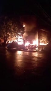 O incidente exigiu uma resposta imediata das autoridades e ação rápida dos moradores locais para conter as chamas e evitar danos maiores