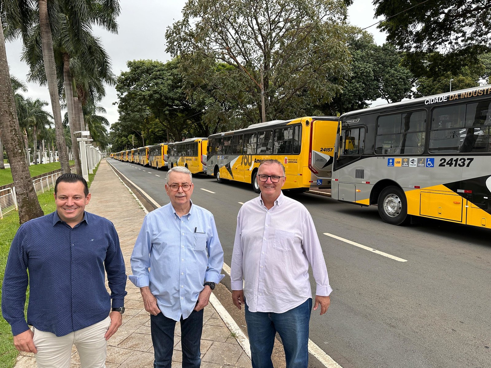 Prefeito Chico entrega 23 novos ônibus zero-quilômetro ao transporte público de Americana