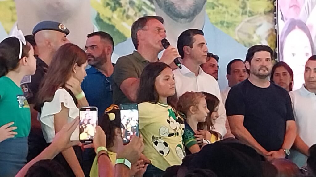 O prefeito de Santa Bárbara, Rafael Piovezan, se filiou ao PL (Partido Liberal) após visita de Jair Bolsonaro neste sábado (2) no Esporte Clube Barbarense