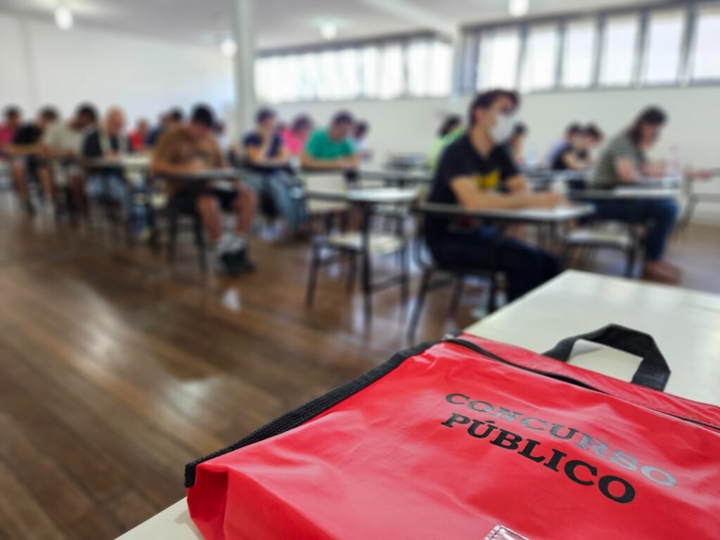 Oficial Legislativo, que requer Ensino Médio completo, foi o mais procurado com 3032 inscrições. Serão quatro vagas com carga de 40 horas semanais e salário inicial de R$ 3.915,59.