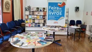 Feira de Troca de Livros acontece até sexta-feira na Biblioteca Municipal
