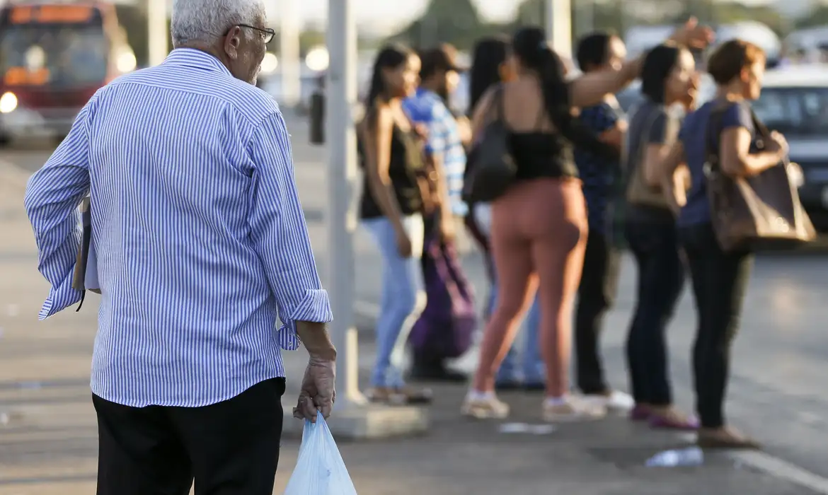 Abono será pago junto com o benefício deste mês.