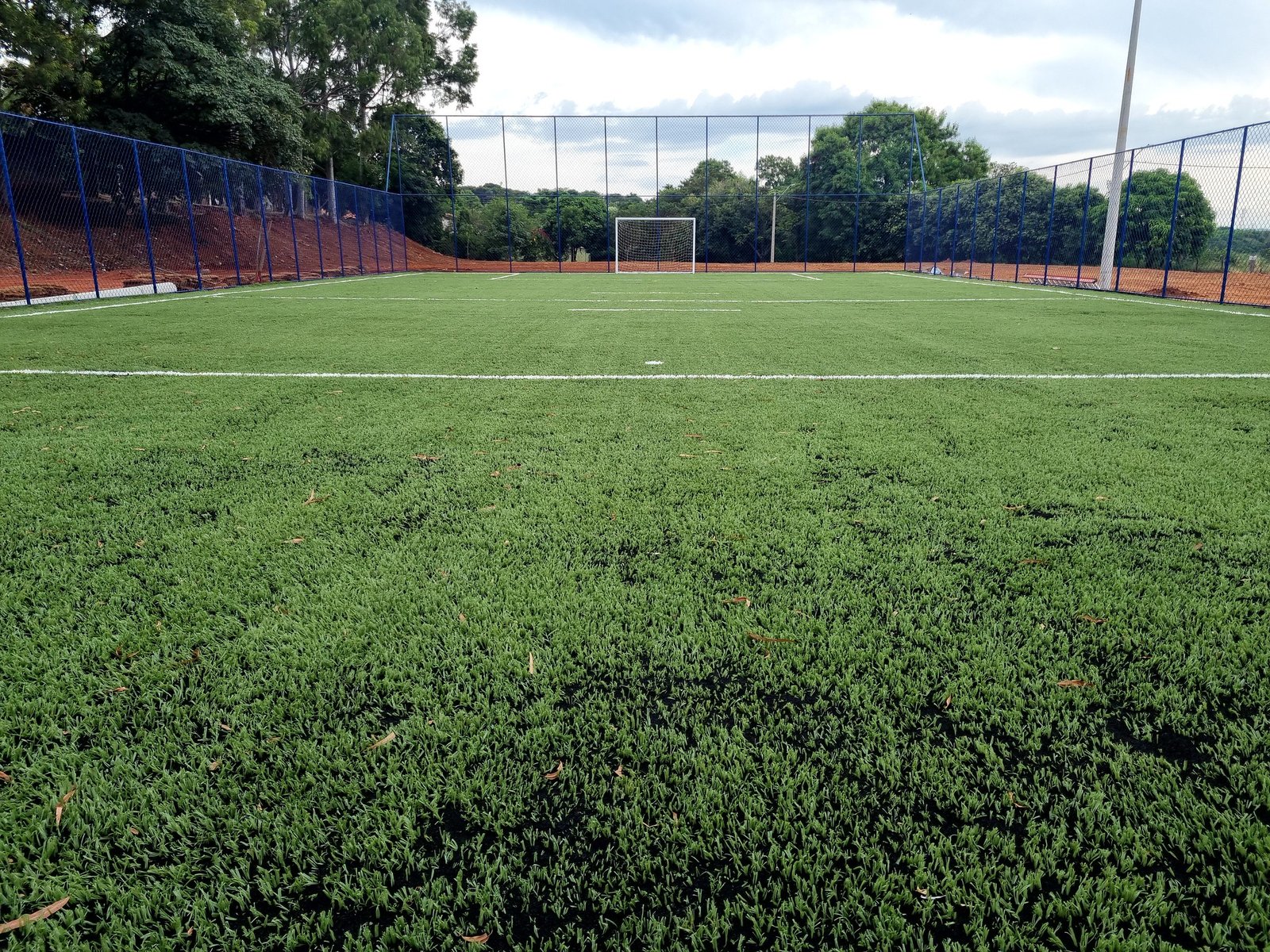 Novo campo de futebol society do Jardim Guanabara será entregue nesta quinta-feira