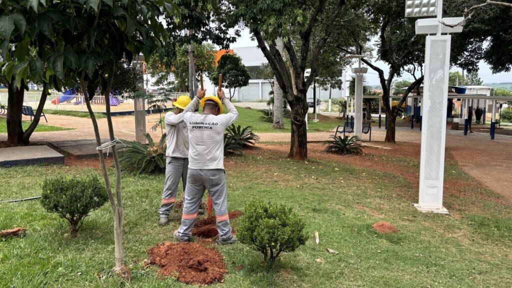 Prefeitura amplia iluminação de LED em praça do Antônio Zanaga