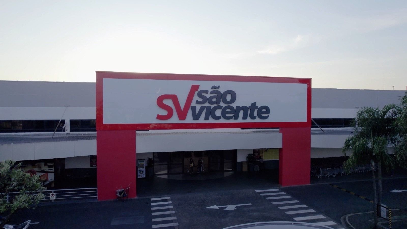 São Vicente reinaugura loja