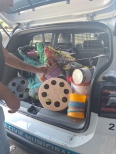 Ao todo, foram incinerados cerca de 40 carretéis, que correspondem a 20 mil metros de linhas cortantes.