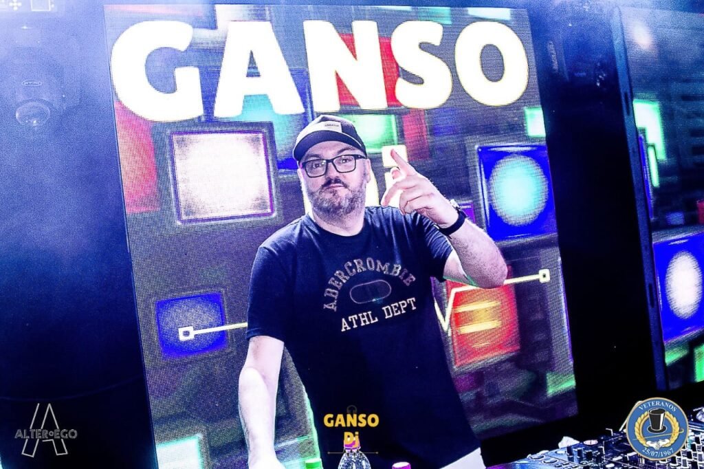 DJ Ganso comemora 50 anos com festa flashback dos anos 80, 90 e 2000 no Veteranos