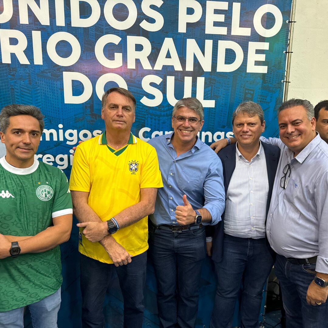 Ex-presidente Jair Bolsonaro participa de ação beneficente na região ao lado de Tarcísio