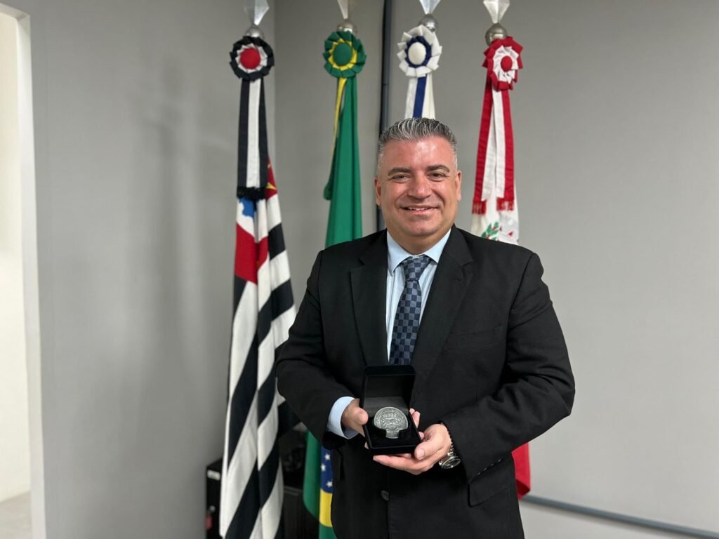 FAM recebe medalha Empresa Cidadã da Câmara de Americana