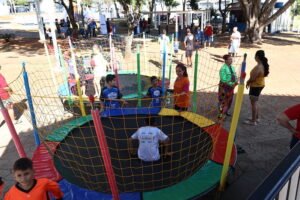 Com recursos próprios de aproximadamente R$280 mil, a Prefeitura de Americana reformou o Espaço Kids e instalou um novo brinquedo infantil multiuso, além da criação de um Espaço Pet Legal para os tutores levarem seus animais.