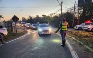 Segundo a corporação, no sábado (8) 91 veículos foram apreendidos e emitidos 132 autos de infração de trânsito.