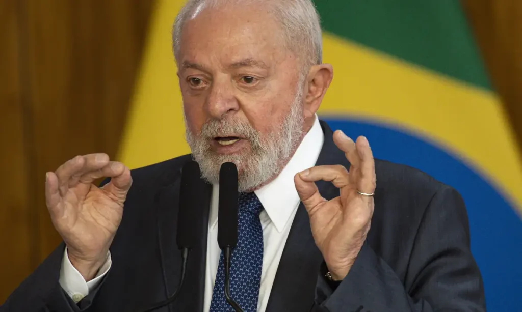 Lula se vacinou contra a dengue na rede privada sem esperar a campanha do SUS