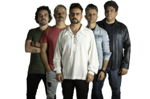Composta por Beto Sanches (vocal), Joel Felippe (guitarra e violão), Teo Carvalho (teclados), Eder Eichembergue (bateria) e Cristiano Cruz (contrabaixo), a banda já se apresentou em diversas partes do Brasil, atraindo mais de 1 milhão de espectadores ao longo de sua trajetória.