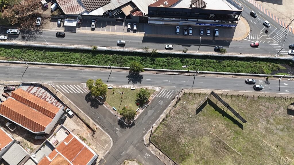 Prefeitura interdita Avenida Raphael Vitta para limpeza do Córrego Pyles