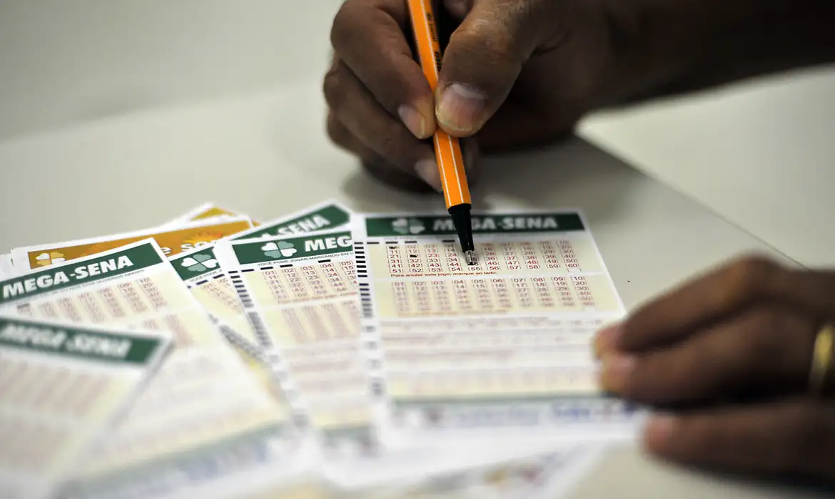 As apostas para o próximo concurso podem ser feitas até as 19h (horário de Brasília) do dia do sorteio, nas casas lotéricas credenciadas pela Caixa em todo o país, ou pela internet.