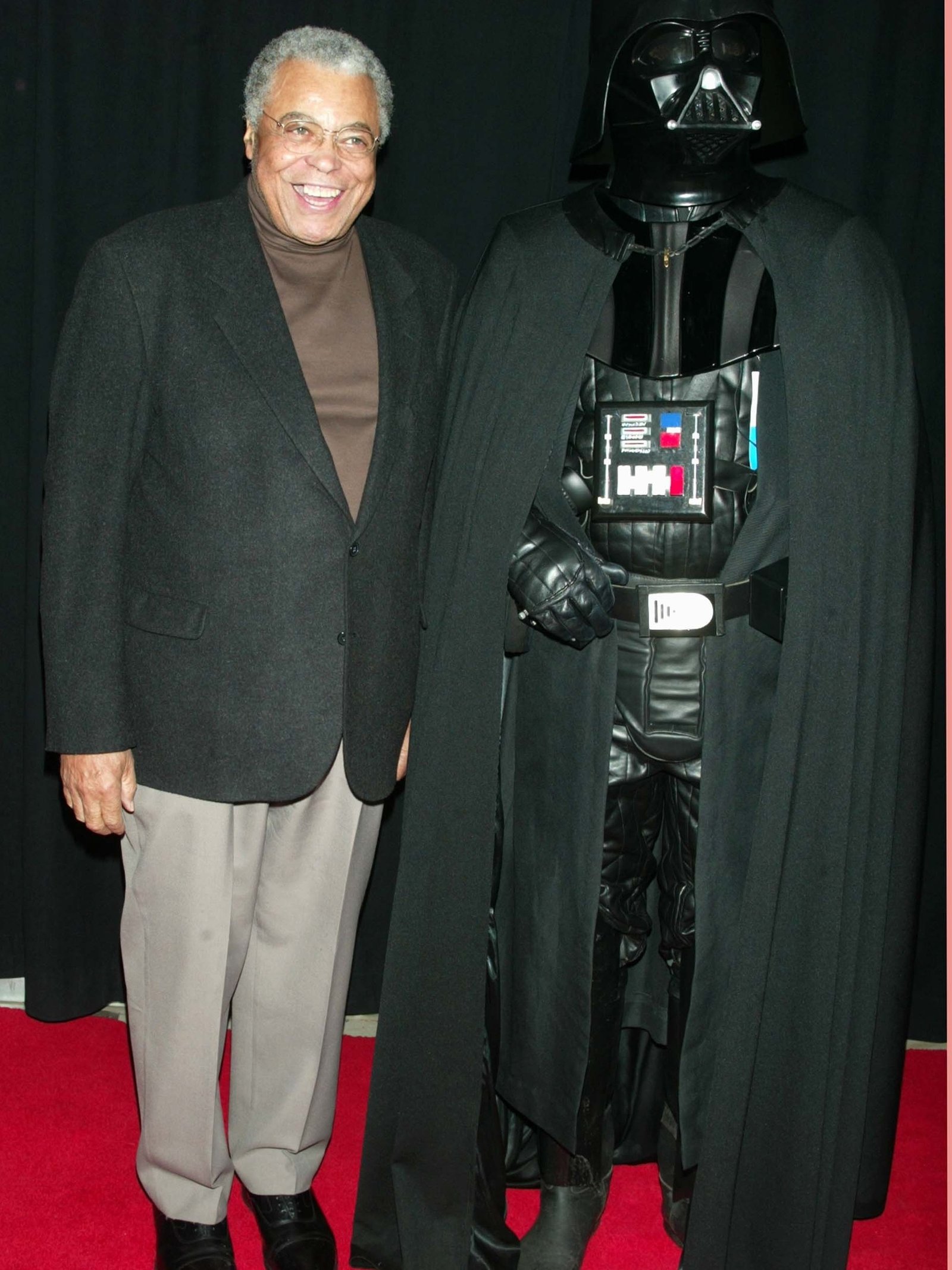 Morre aos 93 anos James Earl Jones, ator de Dr. Fantástico, Conan e dublador de Darth Vader