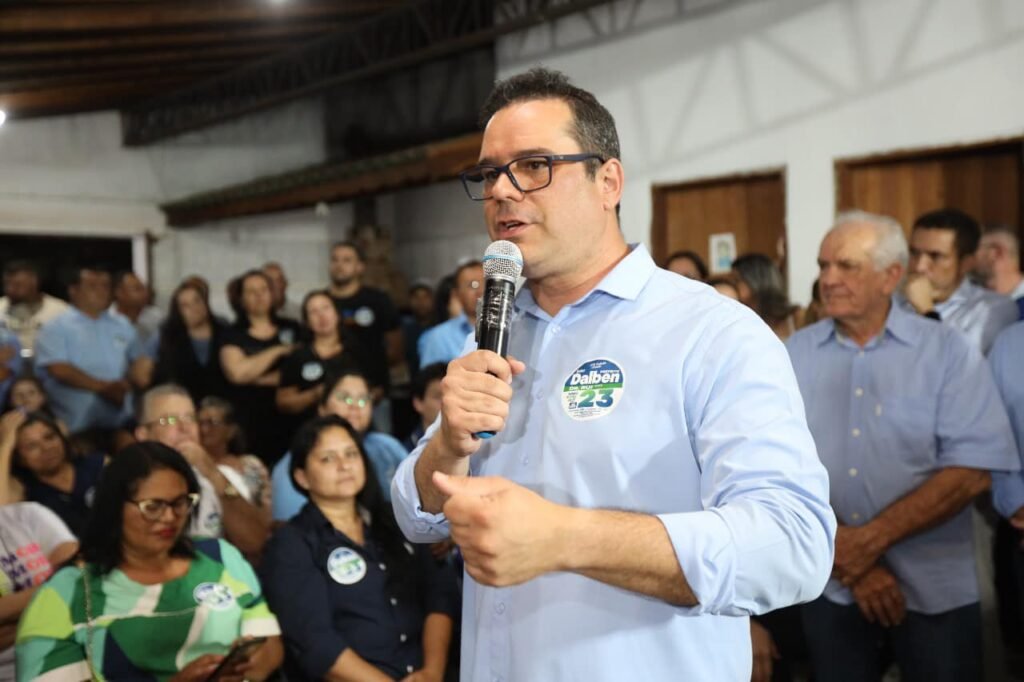 Na pergunta estimulada, onde os entrevistados deveriam escolher entre os candidatos apresentados, Eder Dalben lidera com 25,20% das intenções de voto. Em seguida, aparecem Henrique do Paraíso (Republicanos) com 18,36%, Willian Souza (PT) com 15,52%, Toninho Mineiro (Mobiliza) com 9,51% e Ana Cléia (Rede) com 3,33%.