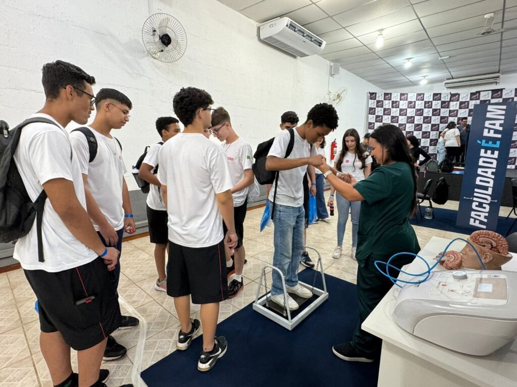 Faculdade de Americana promove, neste sábado (26) o último dia do programa Faculdade Aberta, com os portões abertos para os estudantes que irão prestar o Enem (Exame Nacional do Ensino Médio). Será um dia dedicado à revisão para a prova..