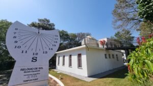 observação de saturno no oma