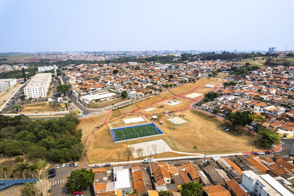 Somente este ano já foram entregues Áreas de Bem-Estar e Lazer nos bairros Vila Rica, Santa Terezinha, Olaria, Esmeralda e Planalto do Sol e Flamboyant.