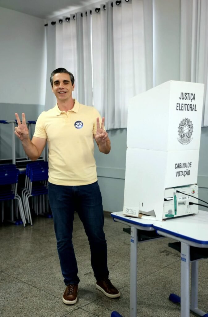 A apuração dos votos segue em andamento pela Justiça Eleitoral e, até o momento, os números indicam a provável reeleição de Piovezan.