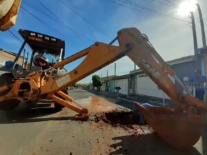 Entre as principais solicitações da população estão consertos de vazamentos, esgoto entupido, religações de água, substituição de hidrômetros, ligações de esgoto e reparos em passeio público e asfalto.