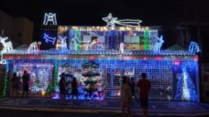 O concurso será dividido em duas categorias: residência e estabelecimento comercial. Segundo o regulamento, a decoração deverá ser instalada na fachada, jardim ou vitrine visíveis à via pública.