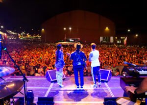 Jeito Moleque, Michel Teló e Gilsons subirão ao palco da 32ª Feira das Nações de Santa Bárbara d'Oeste nesta sexta-feira (8), sábado (9) e domingo (10), respectivamente, no Complexo Usina Santa Bárbara,