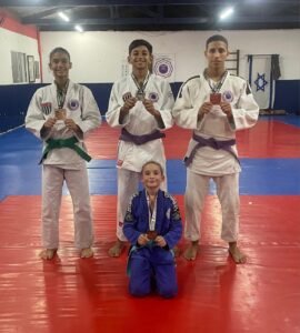 O americanense Gustavo Barboza conquistou a medalha de prata na categoria sub-15 masculino meio-leve, enquanto Lucas Ferreira (sub-18 masculino ligeiro) e Larissa Negrini da Silva (sub-13 feminino médio) faturaram o bronze. O município também foi representado por Leonardo Germano, que ficou no 5º lugar no sub-11 masculino superligeiro.