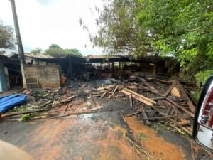 Cinco viaturas foram acionadas para atender a ocorrência, com a participação de 11 bombeiros sob o comando. A operação também contou com o apoio da Defesa Civil e do DAE (Departamento de Água e Esgoto) de Santa Bárbara d’Oeste.