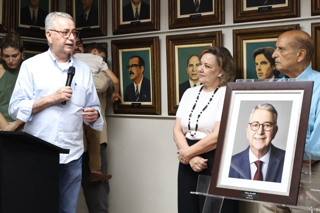 Prefeitura de Americana realiza entronização do quadro do prefeito Chico Sardelli em galeria