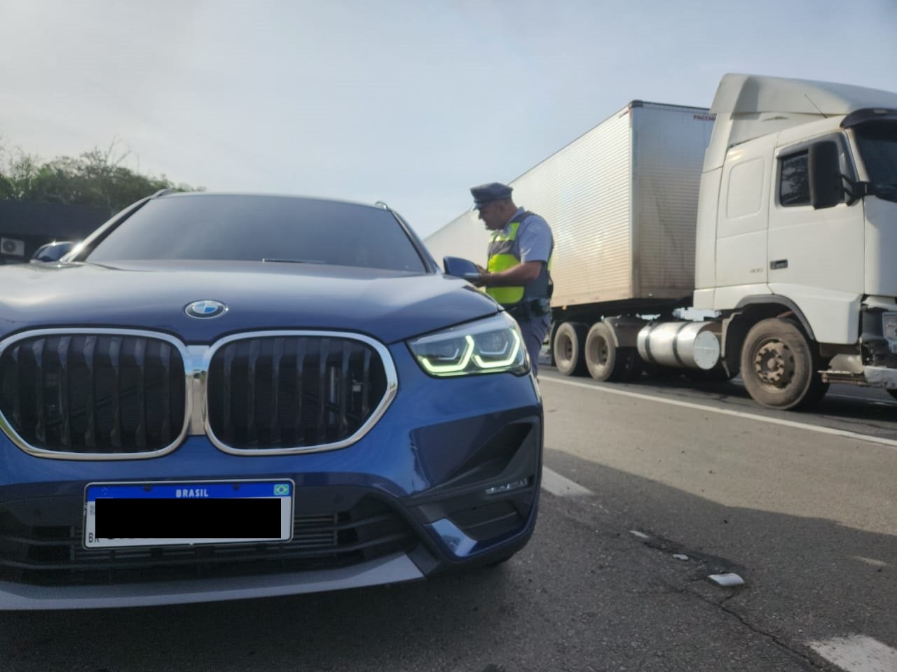 Neste domingo (1º), a Polícia Militar Rodoviária realizou a Operação Speed, uma ação focada na segurança viária e na prevenção de ilícitos. A operação ocorreu entre as 7h e as 14h, no quilômetro 126 da Rodovia dos Bandeirantes, sentido norte, em Santa Bárbara d'Oeste.