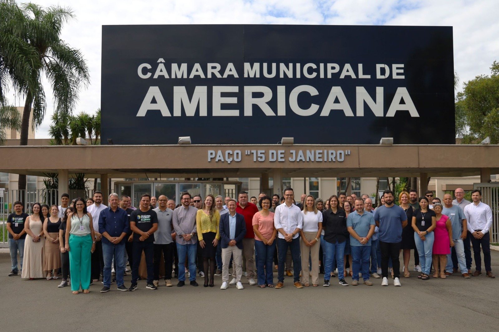 Câmara Municipal de Americana comemora centenário com ato solene de hasteamento das bandeiras