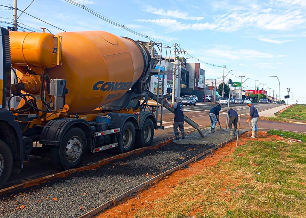 Construção de passeio público avança na Avenida São Paulo em Santa Bárbara d'Oeste