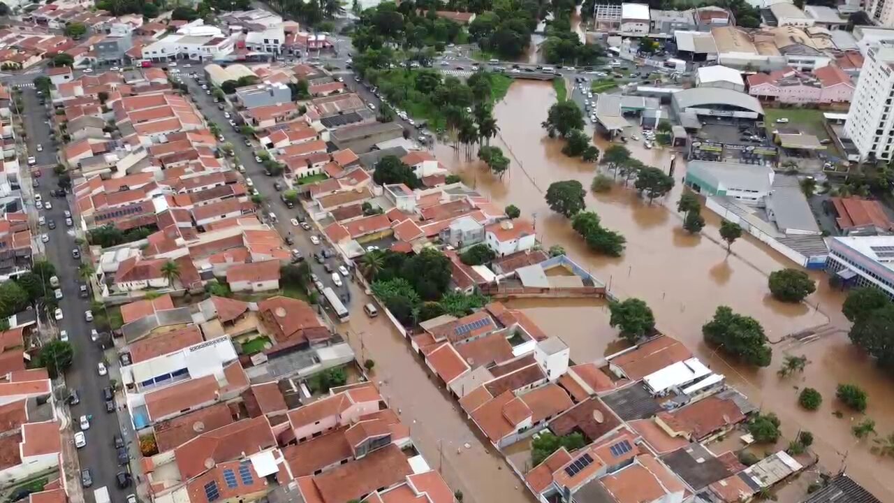 Aulas em escolas municipais de Santa Bárbara estão suspensas nesta terça devido ao desabastecimento de água