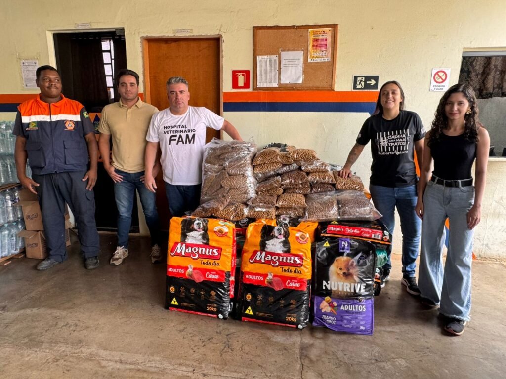 Hospital Veterinário FAM doa 800 kg de ração para cães e gatos de Santa Bárbara d'Oeste