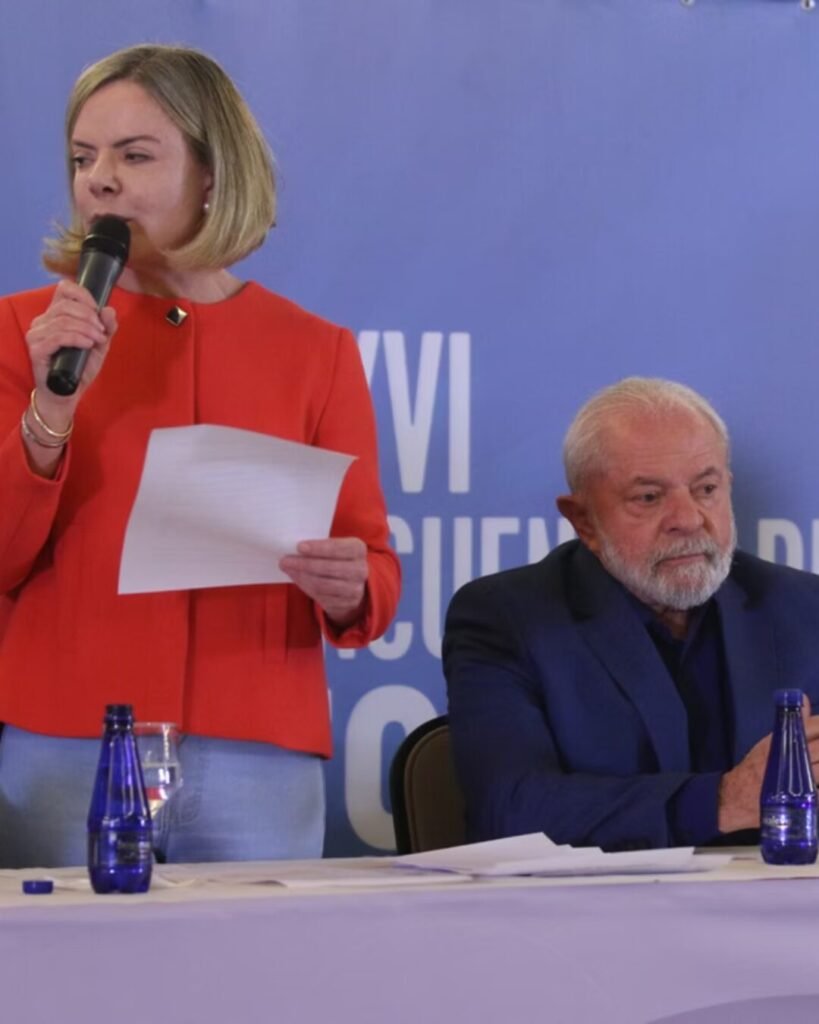 Lula diz ter escolhido mulher bonita em ministério para melhorar relação com legislativo e recebe críticas