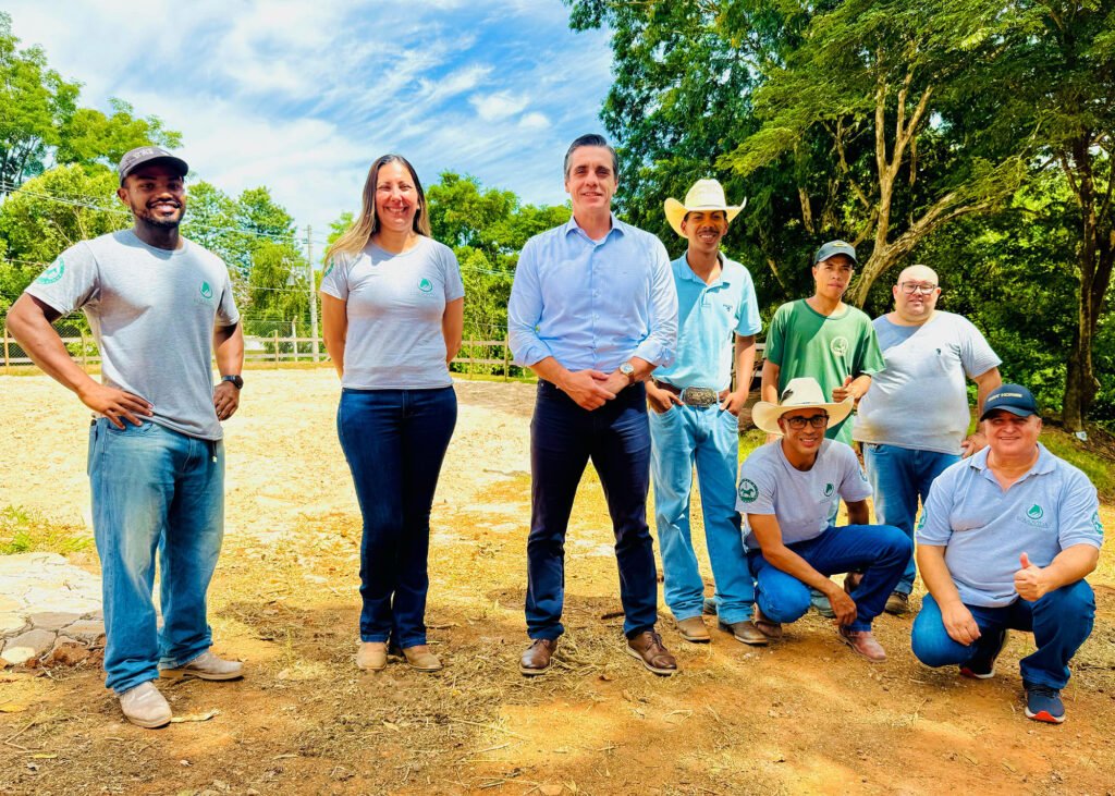 Prefeito Rafael Piovezan acompanha início de atividades do Centro de Equoterapia de Santa Bárbara