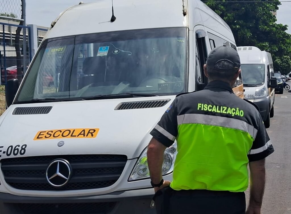 Prefeitura de Sumaré realiza fiscalização do transporte escolar e apreende ônibus irregular