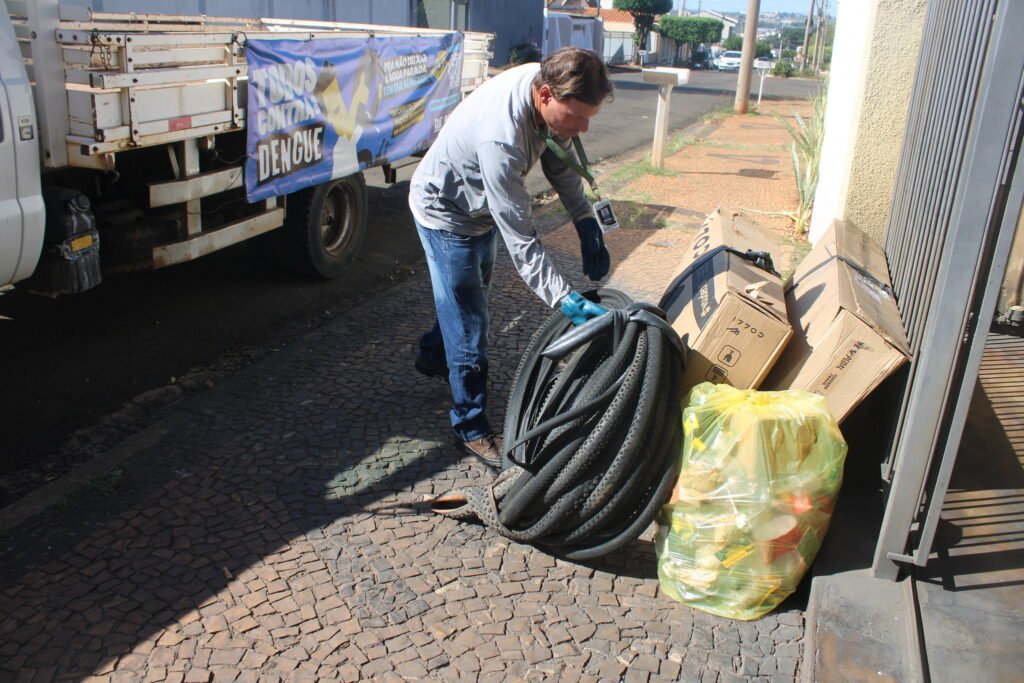 Mutirão contra a dengue remove mais de 8 toneladas de criadouros e avança no Jardim São Pedro