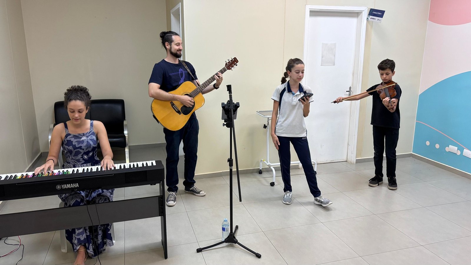 Unacon realiza apresentação musical em homenagem ao Dia das Mães