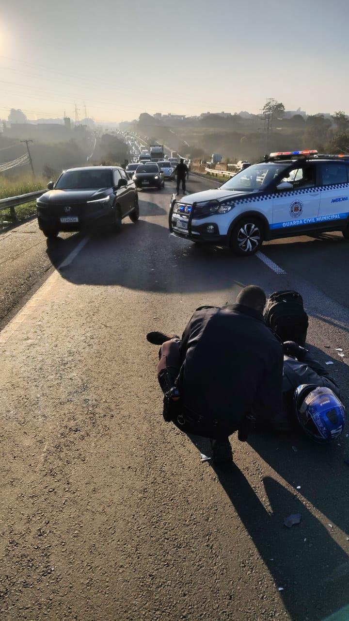 Acidente com três carros e duas motos mobiliza equipes de resgate em Americana